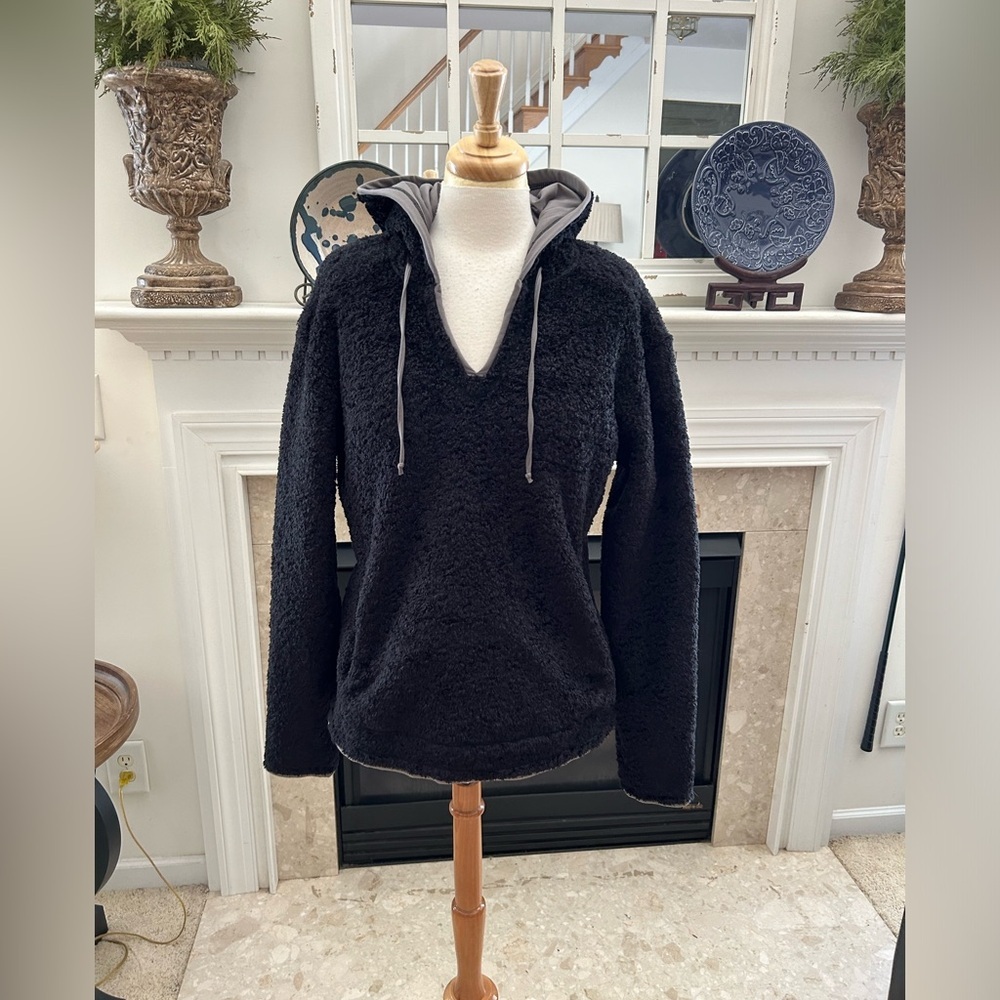 Mountain Hardware Black Pile Fleece Pullover